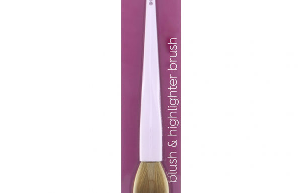 Кисть для румян и хайлайтера `ESSENCE` BLUSH & HIGHLIGHTER BRUSH тон 01 It’s glow time