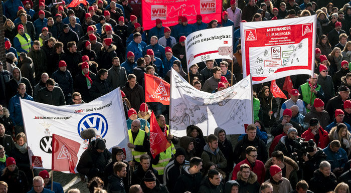 Профсоюз VW предупредил о возможных забастовках в Германии в декабре