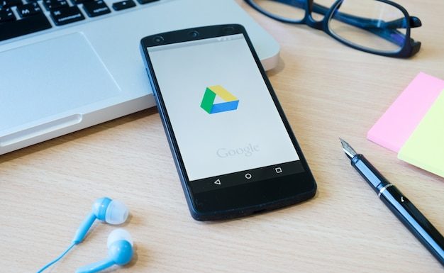 Программа Google упала на Android