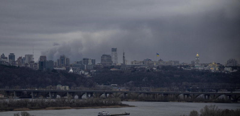 В Киеве и еще нескольких регионах Украины объявили воздушную тревогу