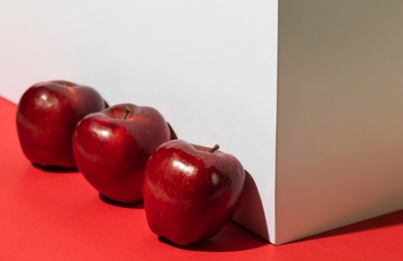 Реакция презентация Apple 10 11 20