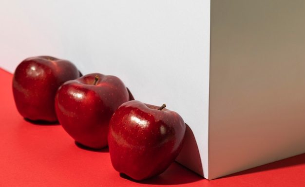 Реакция презентация Apple 10 11 20