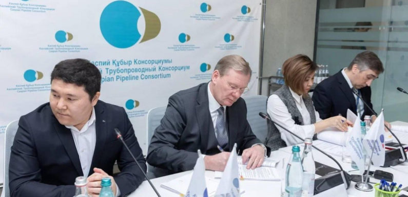 Глава КТК Николай Горбань подписал коллдоговор с трудовым коллективом компании