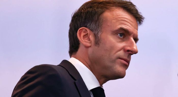 Макрон заявил, что не покинет президентский пост до конца срока