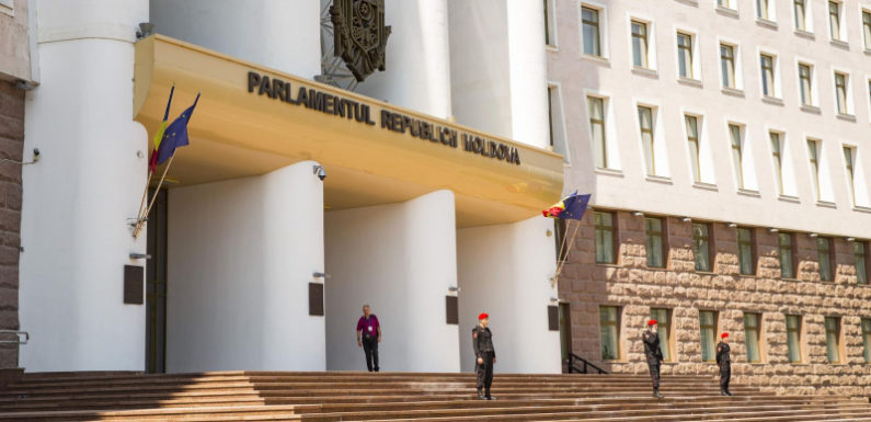 Парламент Молдавии не смог отправить в отставку правительство