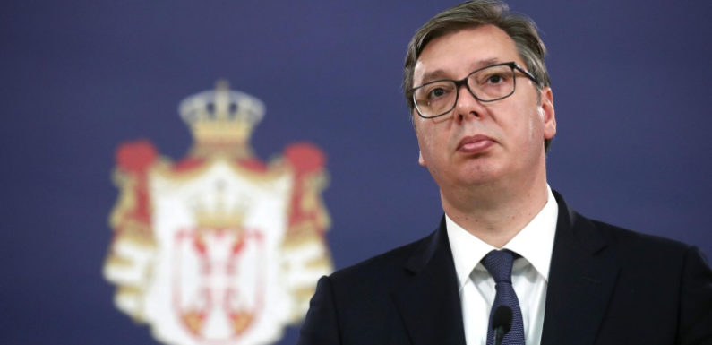 Правящая партия Сербии не поддержит закон об иноагентах, заявил Вучич