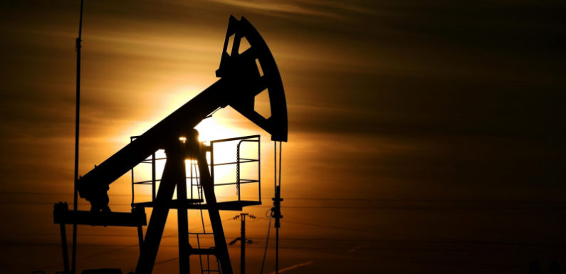 Россия продлила срок действия ответных мер на потолок цен на нефть