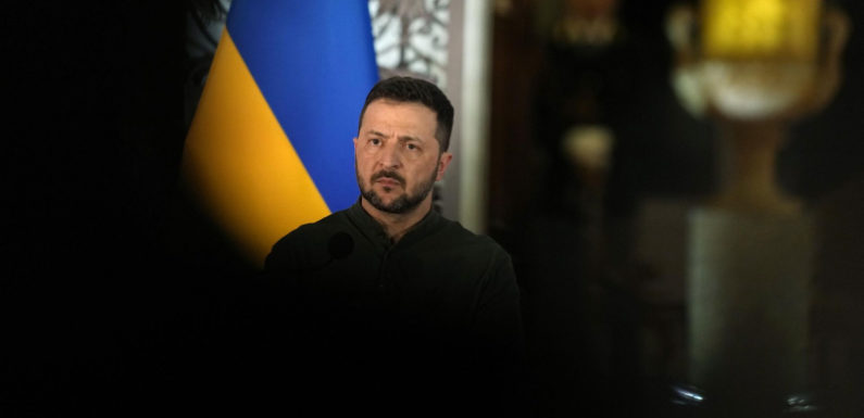 Зеленский пожаловался на нехватку сил у ВСУ и заговорил о дипломатии