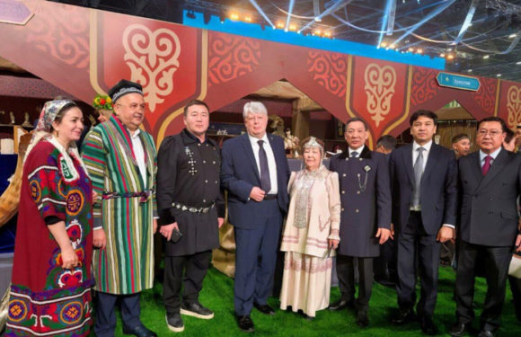 Посол России в Казахстане Алексей Бородавкин посетил ярмарку ремесел в центре Expo