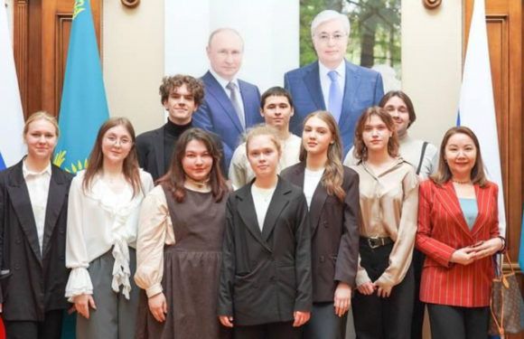 Московские студенты, изучающие казахский язык, посетили посольство Казахстана в России