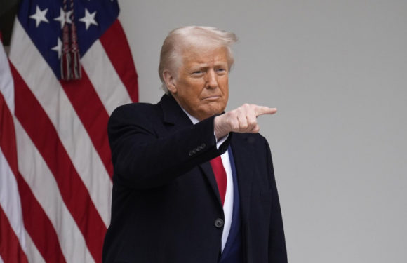Рейтинг Трампа в США снизился до 42%, показал опрос
