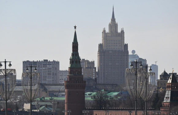 Россия вводит меры против зарубежных СМИ как ответный шаг, заявили в МИД