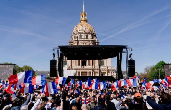 В Париже тысячи людей вышли на митинг в поддержку Ле Пен