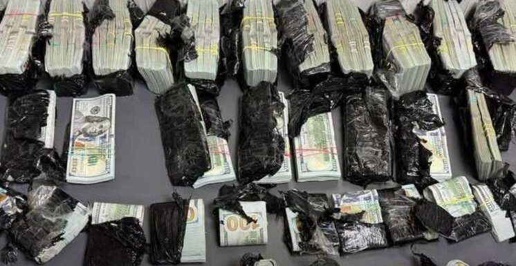 Украинка прорывалась через границу с миллионом долларов в «Мерседесе»