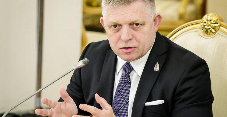 Фицо рассказал о «русских на коленях» и провале стратегии Джонсона