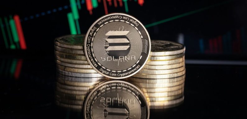 Цена Solana падает, несмотря на выход на рынок нового SOL-ETF от VanEck