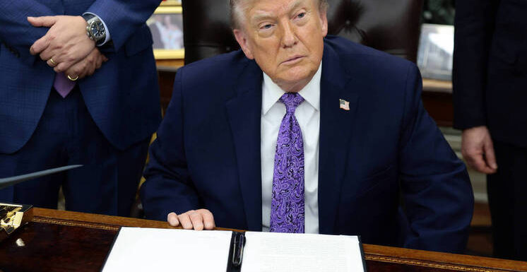 Трамп заявил о начале борьбы с наркотрафиком из Латинской Америки на суше