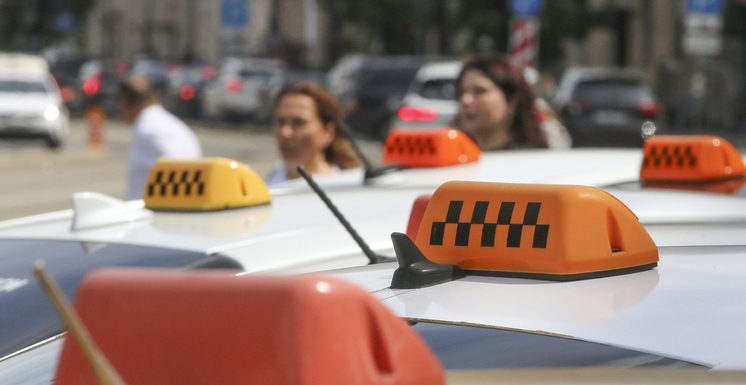 В Приморье пьяная пассажирка избила таксистку
