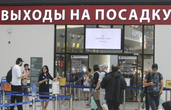 Во Москве из-за ограничений задержали более 270 рейсов