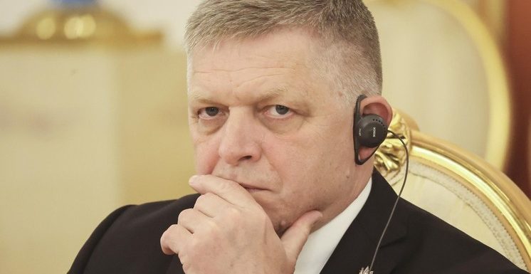 Самолет премьера Словакии Фицо серьезно повредили в аэропорту Брюсселя