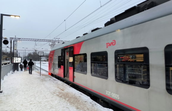 Российского подростка высадили из поезда в 150 км от дома