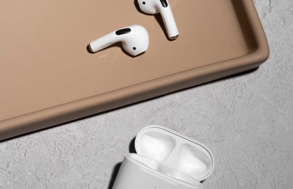 Служебные реакции на AirPods Max в социальных сетях