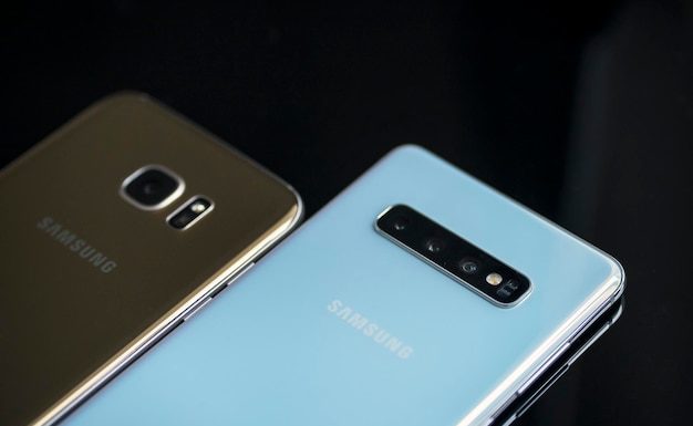Тест на прочность iPhone Galaxy Nokia при падении