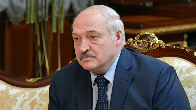 Лукашенко заявил, что передавал Порошенко предложения Путина по Донбассу